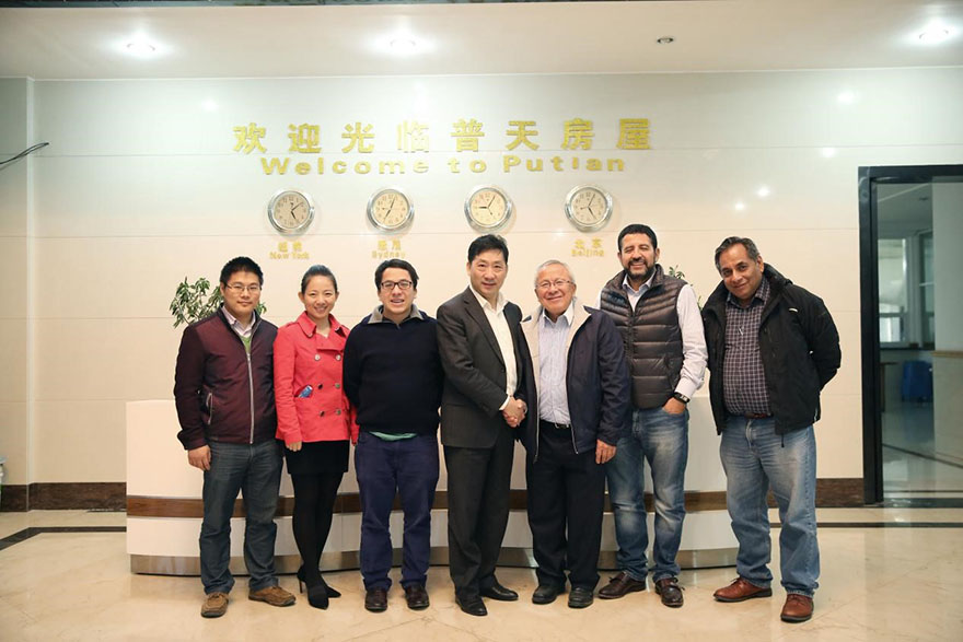 Group photo of customers who have long-term cooperation with Putian